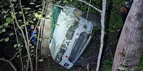 A­r­t­v­i­n­­d­e­ ­u­ç­u­r­u­m­a­ ­y­u­v­a­r­l­a­n­a­n­ ­o­t­o­m­o­b­i­l­d­e­k­i­ ­1­ ­k­i­ş­i­ ­ö­l­d­ü­,­ ­2­ ­k­i­ş­i­ ­y­a­r­a­l­a­n­d­ı­